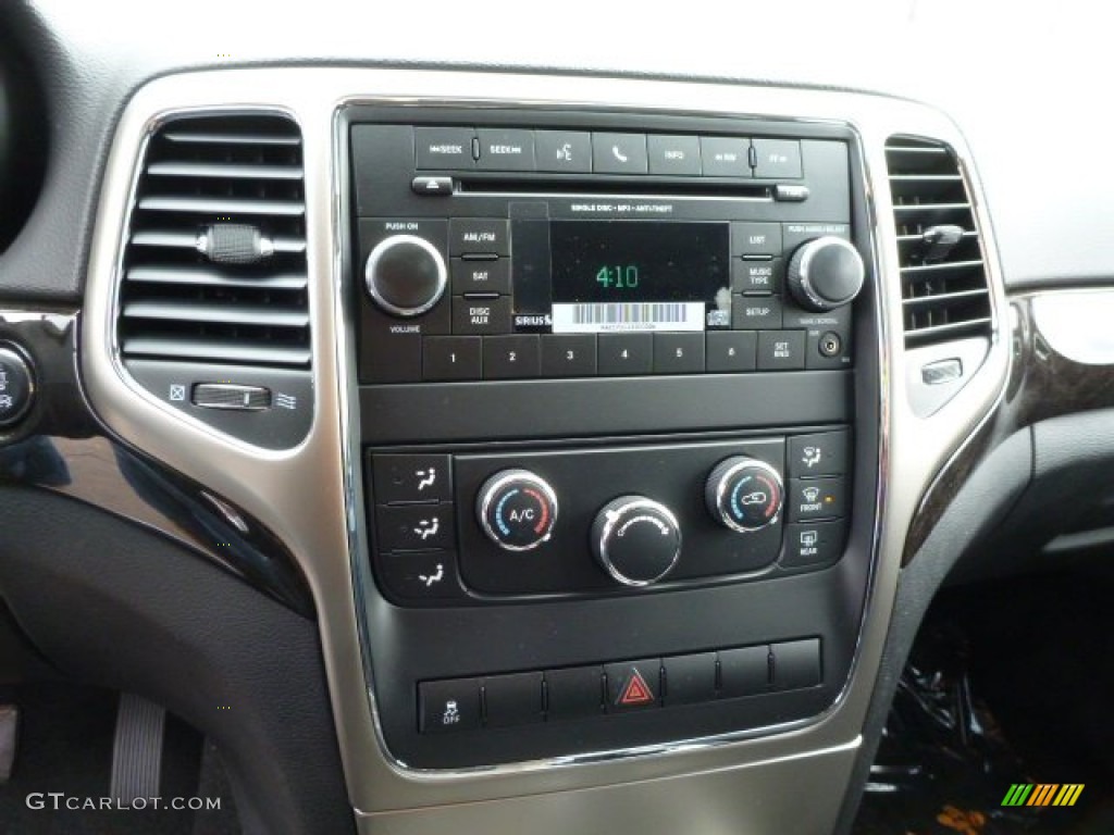 2013 Grand Cherokee Laredo 4x4 - Bright White / Black photo #19