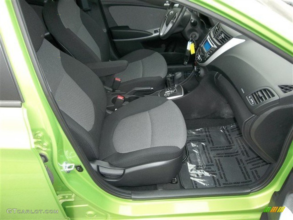 Gray Interior 2013 Hyundai Accent GS 5 Door Photo #78197395
