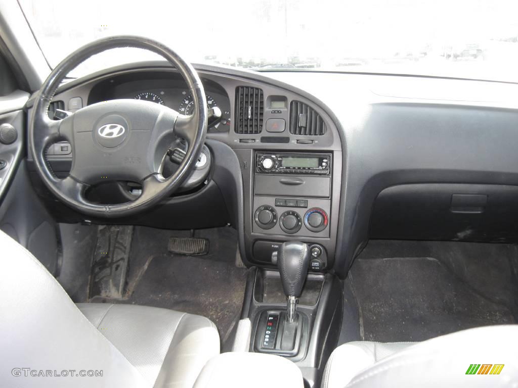 2004 Elantra GT Hatchback - Black Obsidian / Gray photo #10