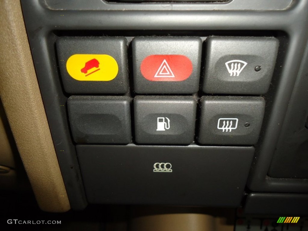 2001 Land Rover Discovery II SE Controls Photo #78207606