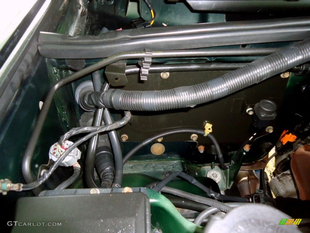 2001 Land Rover Discovery II SE Engine Photos