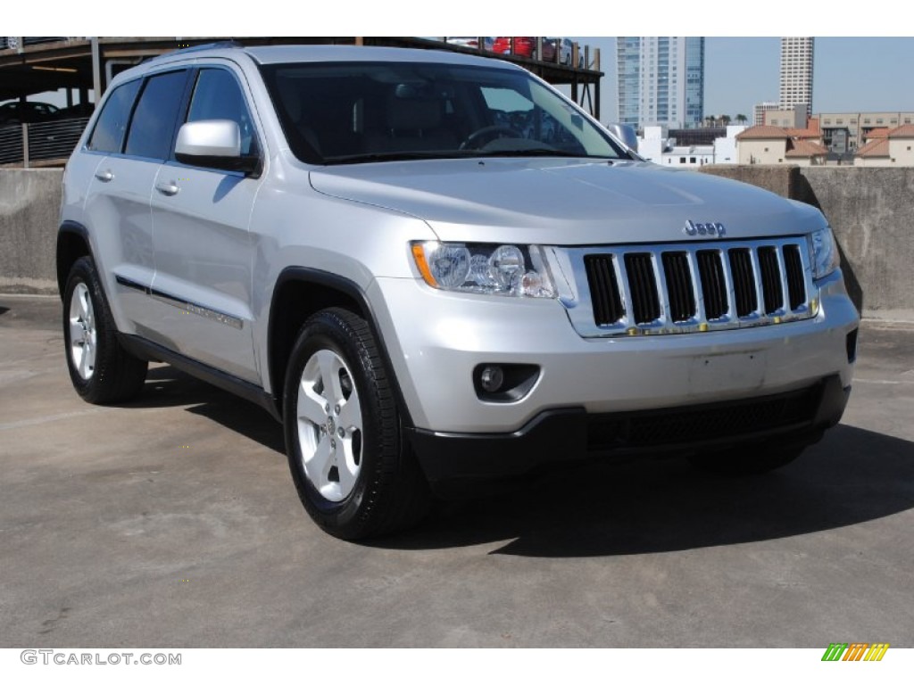 Bright Silver Metallic Jeep Grand Cherokee