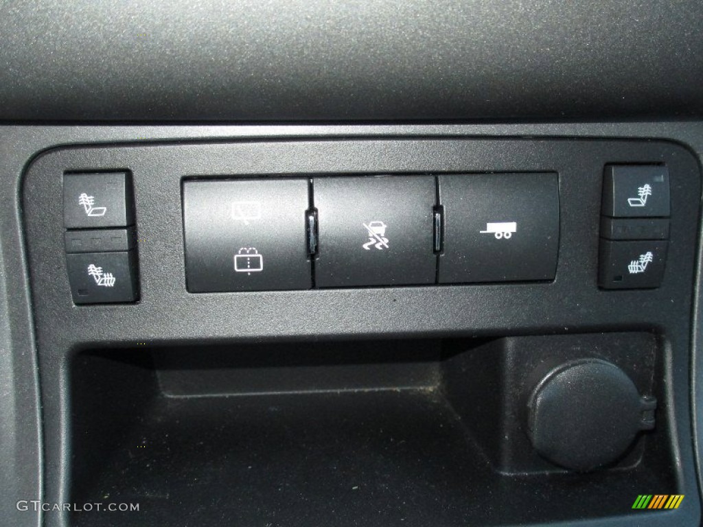 2011 Chevrolet Traverse LT Controls Photos