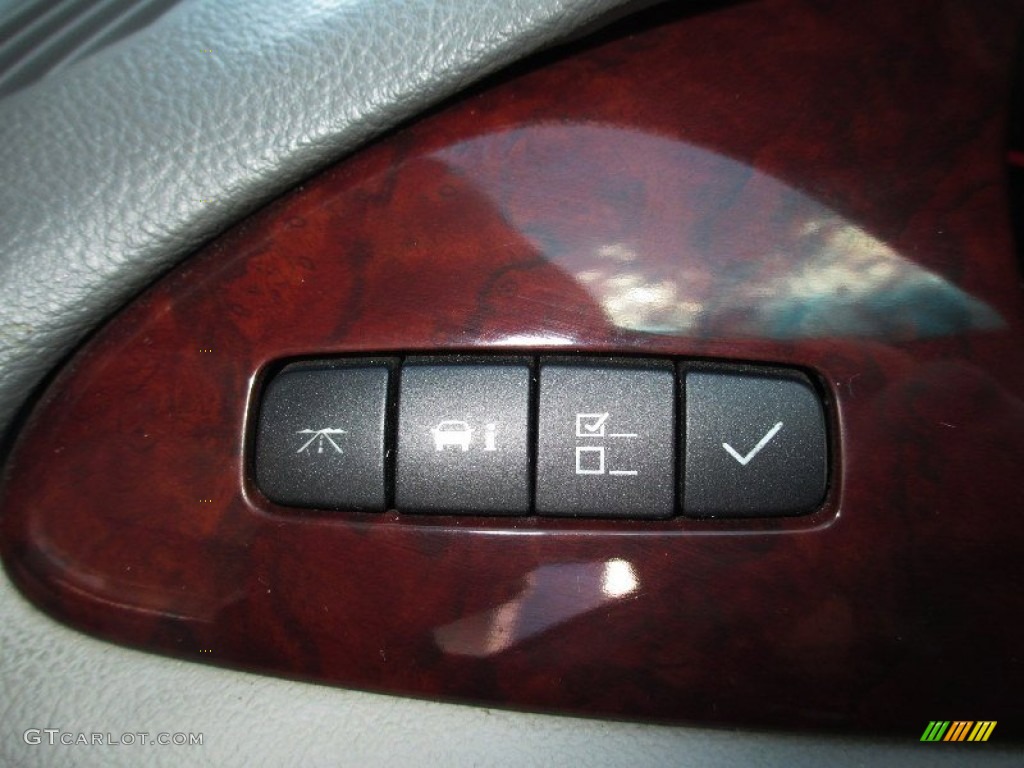 2006 Buick Lucerne CX Controls Photo #78211737