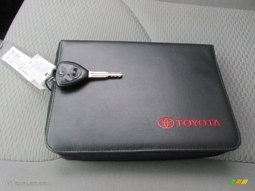 2006 Toyota RAV4 Limited 4WD Keys Photos