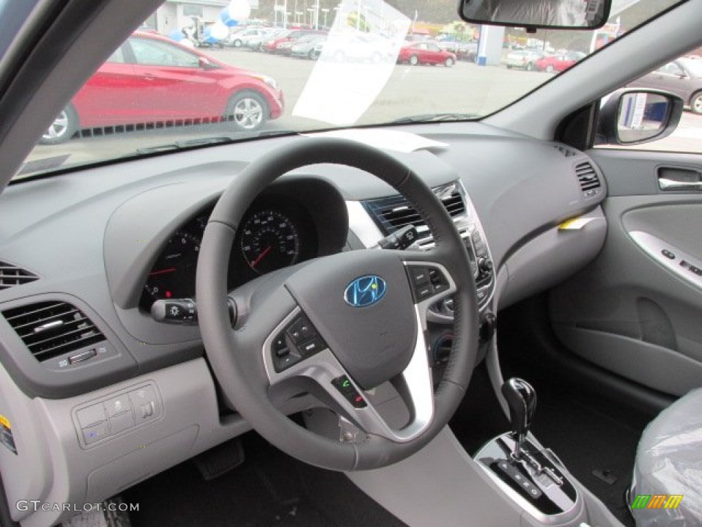 2013 Hyundai Accent SE 5 Door Gray Dashboard Photo #78216400