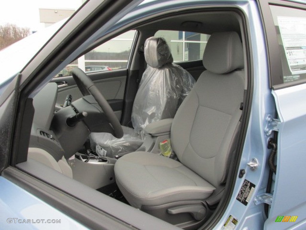Gray Interior 2013 Hyundai Accent SE 5 Door Photo #78216442