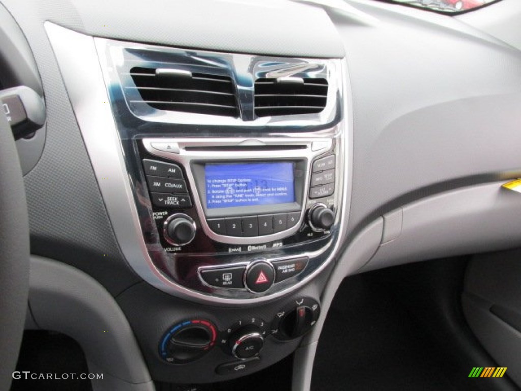2013 Hyundai Accent SE 5 Door Controls Photo #78216477