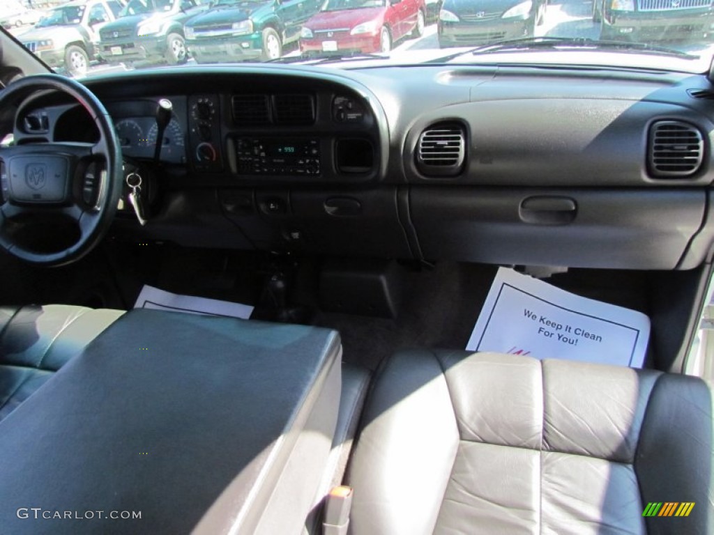 2001 Ram 1500 SLT Club Cab 4x4 - Bright White / Agate photo #17