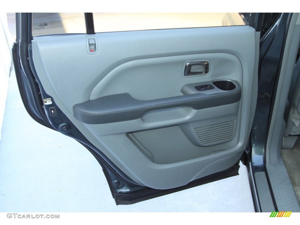 2004 Honda Pilot EX-L 4WD Gray Door Panel Photo #78217571