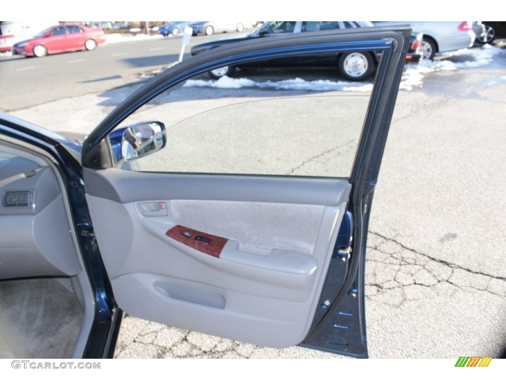2003 Toyota Corolla LE Light Gray Door Panel Photo #78218077