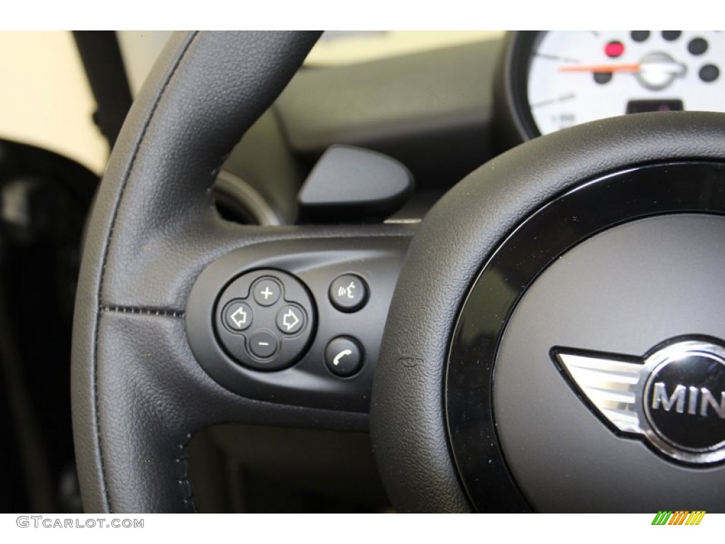 2013 Mini Cooper S Clubman Controls Photos
