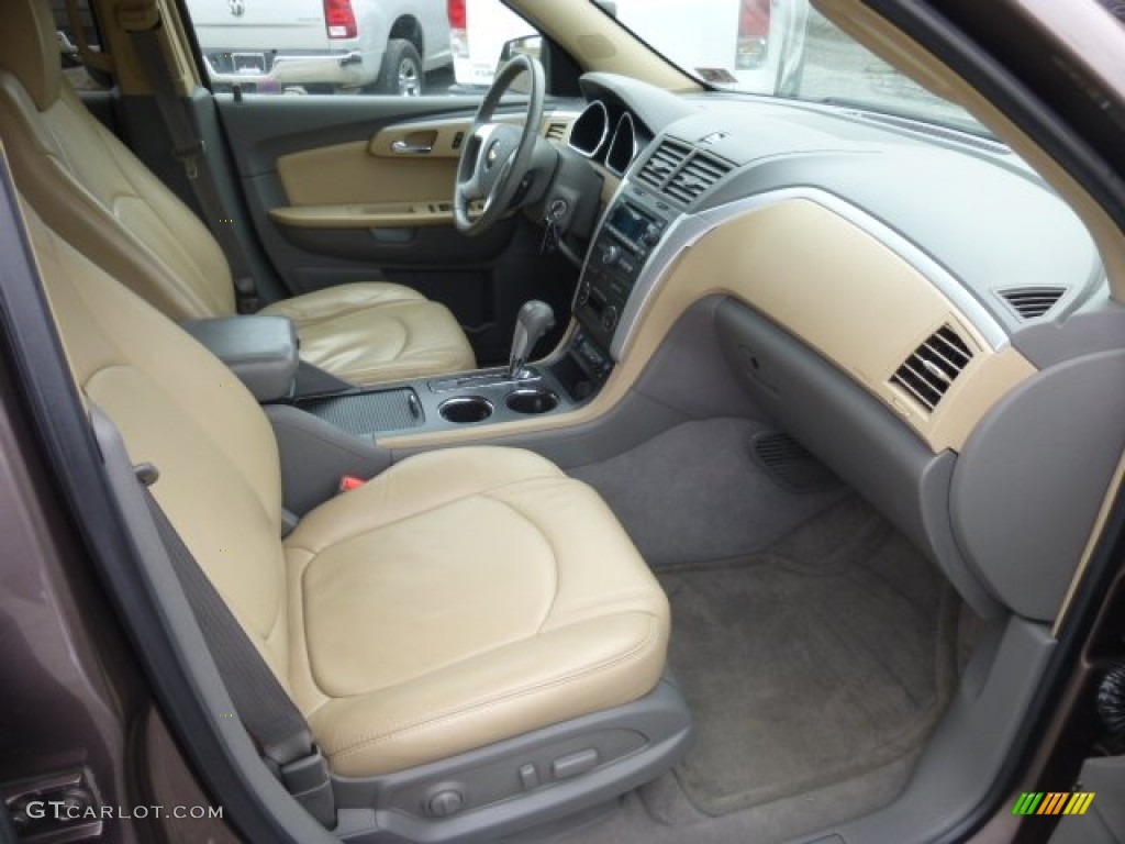 Cashmere/Dark Gray Interior 2009 Chevrolet Traverse LT AWD Photo #78219082