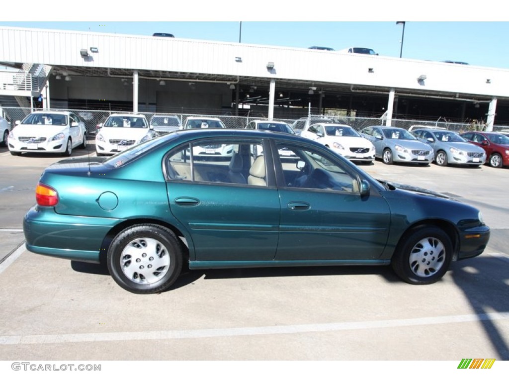 1998 Malibu Sedan - Dark Jade Green Metallic / Medium Oak photo #9