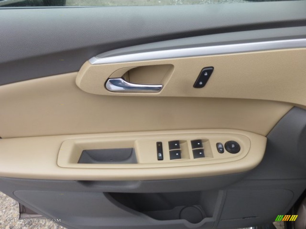 2009 Chevrolet Traverse LT AWD Cashmere/Dark Gray Door Panel Photo #78219178