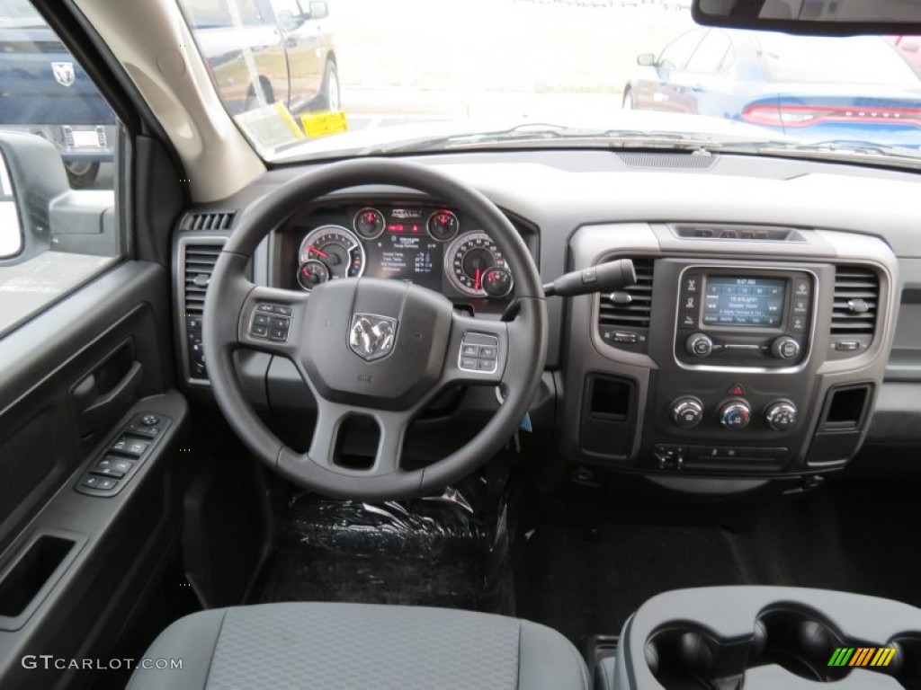 2013 Ram 1500 Express Crew Cab Black/Diesel Gray Dashboard Photo #78221004
