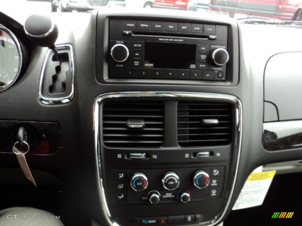 2013 Dodge Grand Caravan SXT Controls Photo #78222253