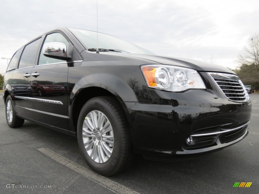2013 Town & Country Touring - L - Brilliant Black Crystal Pearl / Dark Frost Beige/Medium Frost Beige photo #4