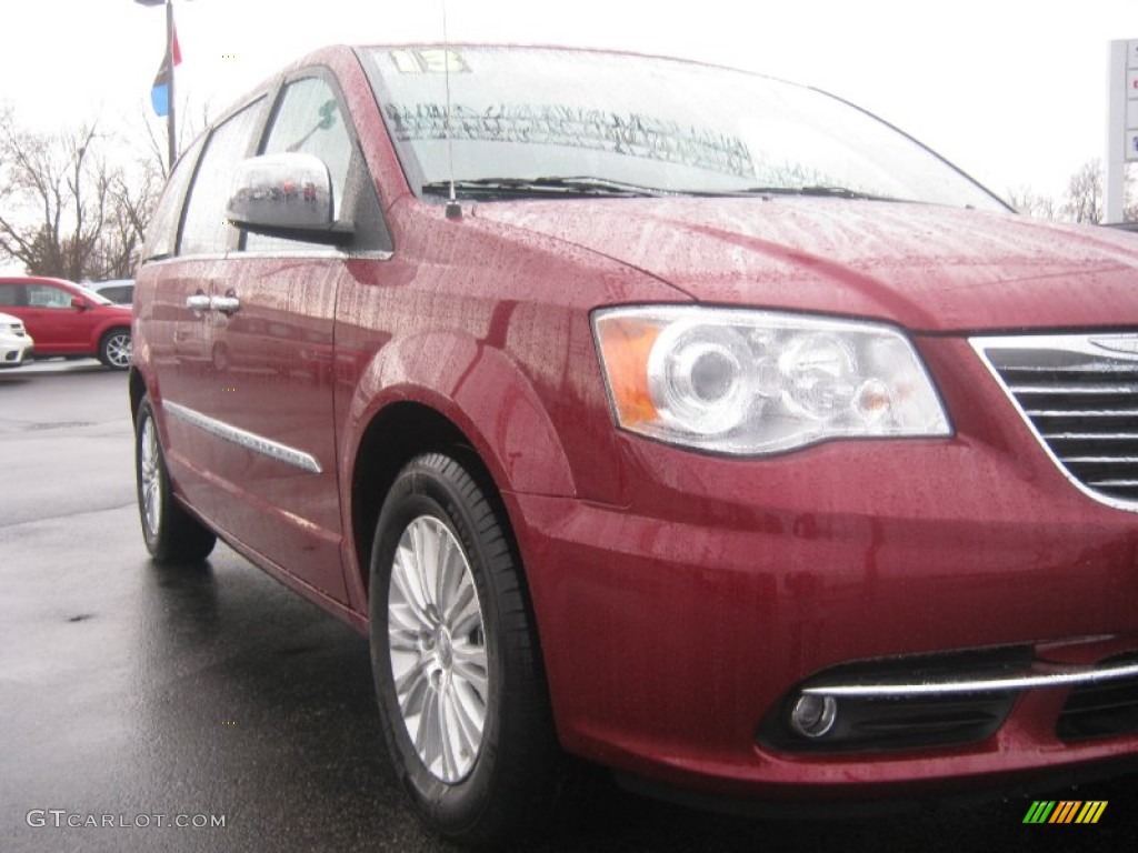 2013 Town & Country Limited - Deep Cherry Red Crystal Pearl / Black/Light Graystone photo #2