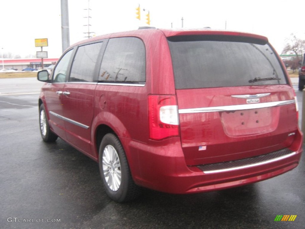 2013 Town & Country Limited - Deep Cherry Red Crystal Pearl / Black/Light Graystone photo #5
