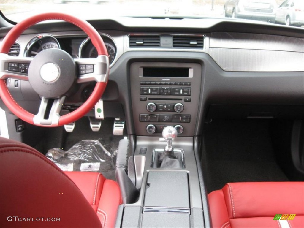 2013 Ford Mustang GT Premium Coupe Brick Red/Cashmere Accent Dashboard Photo #78225296