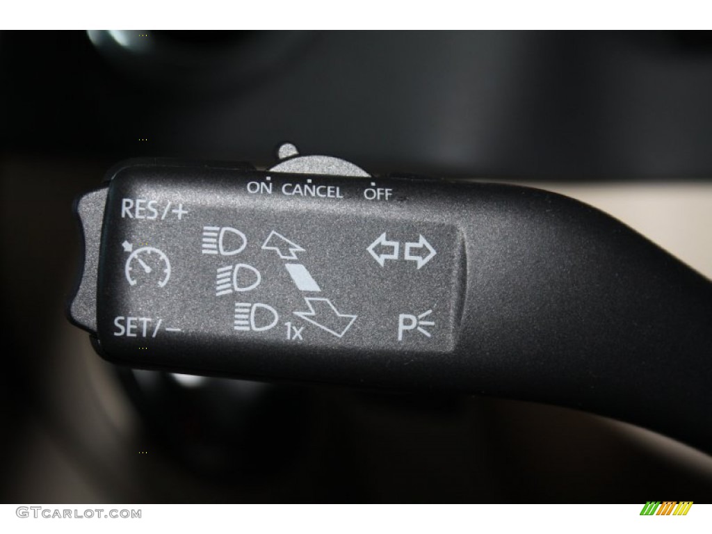2013 Volkswagen Tiguan SE Controls Photos