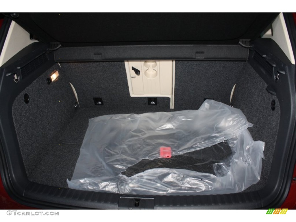 2013 Volkswagen Tiguan SE Trunk Photos