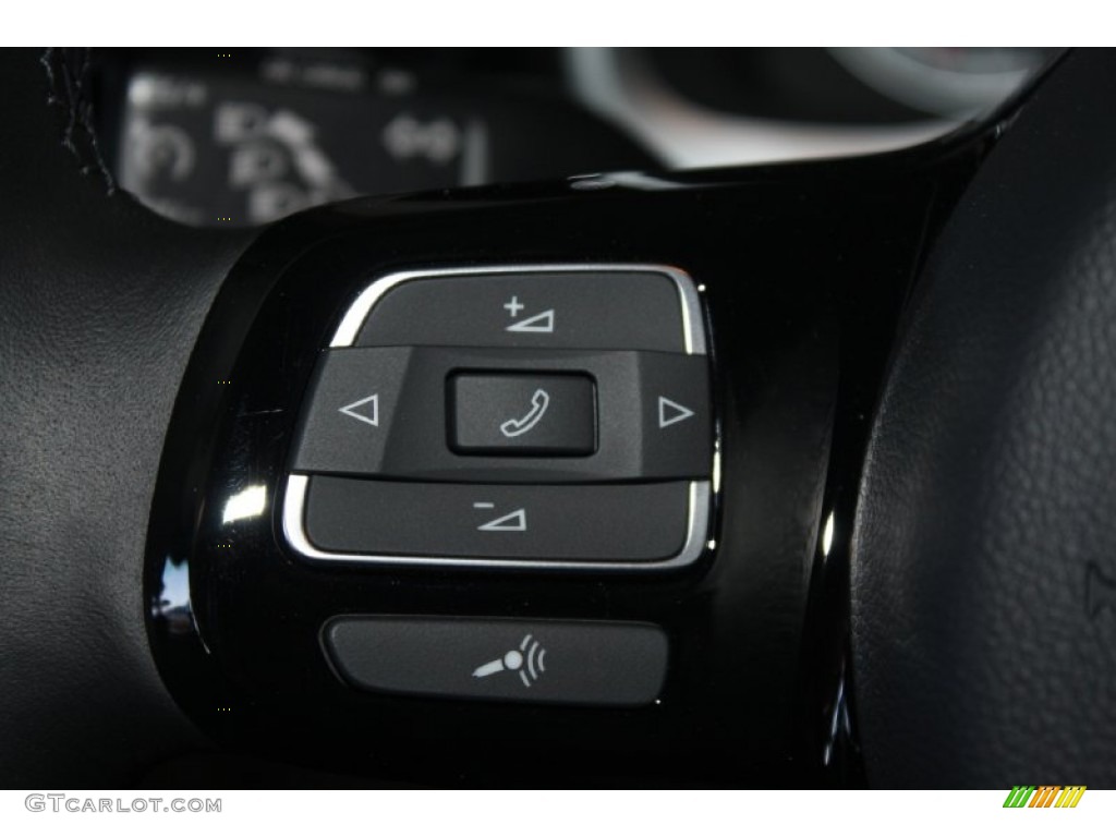 2013 Volkswagen Beetle 2.5L Convertible Controls Photo #78228810