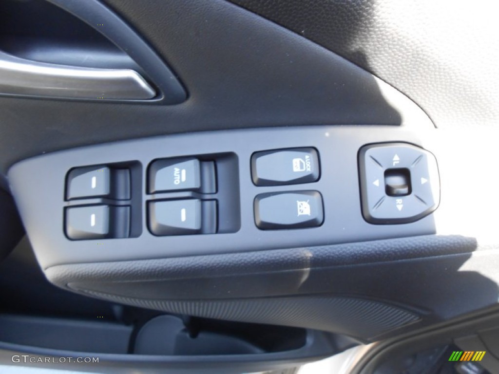 2013 Hyundai Tucson Limited Controls Photos