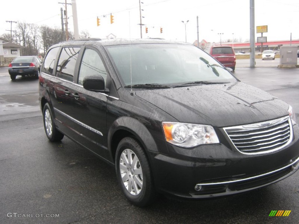 2013 Town & Country Touring - Brilliant Black Crystal Pearl / Black/Light Graystone photo #1