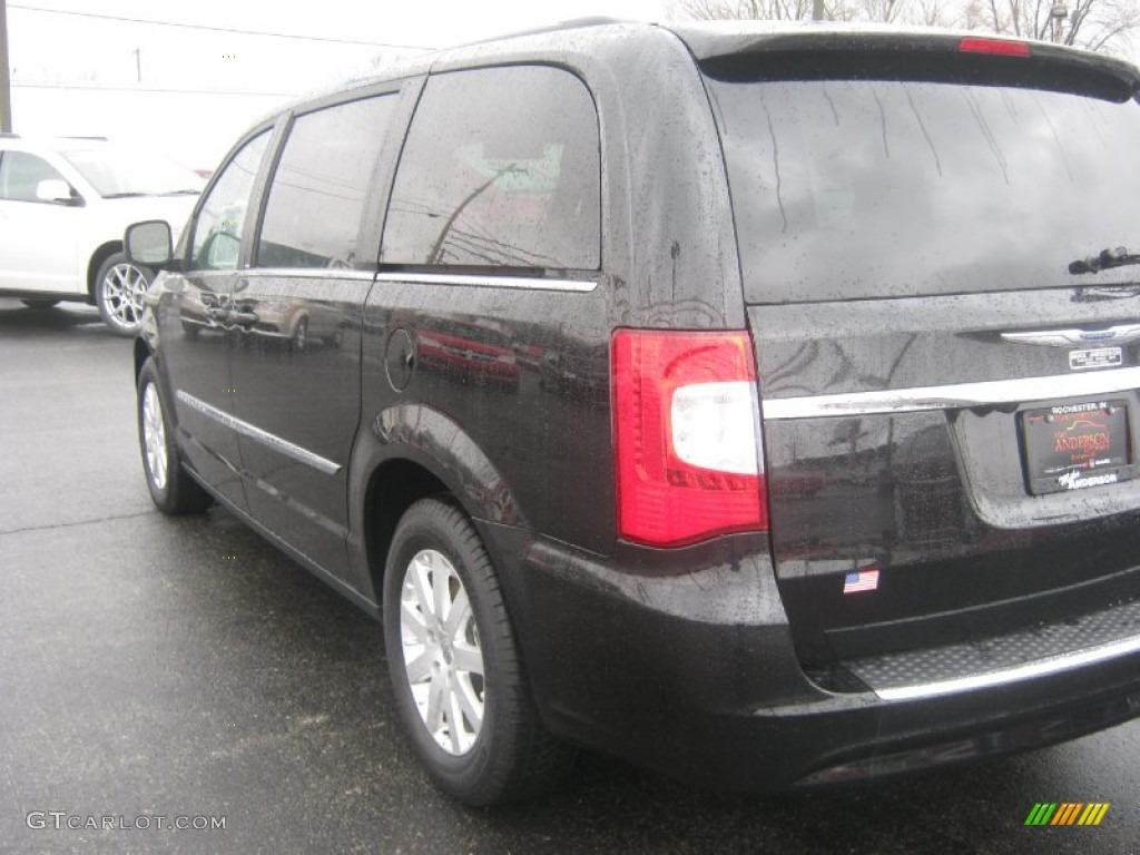 2013 Town & Country Touring - Brilliant Black Crystal Pearl / Black/Light Graystone photo #4