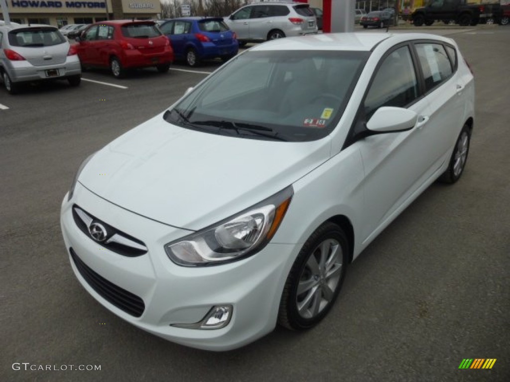 Century White 2012 Hyundai Accent SE 5 Door Exterior Photo #78231193
