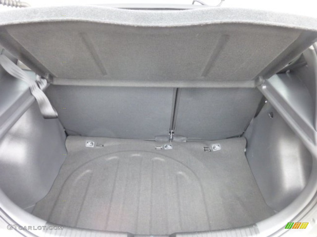 2012 Hyundai Accent SE 5 Door Trunk Photos