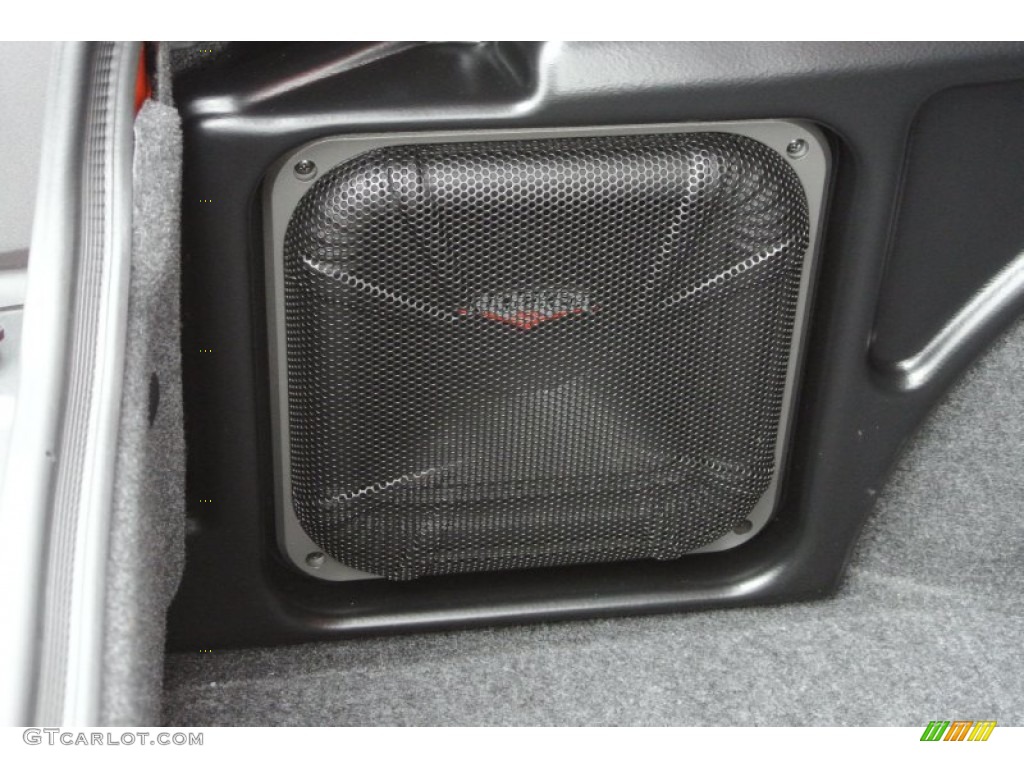 2010 Dodge Challenger R/T Audio System Photos