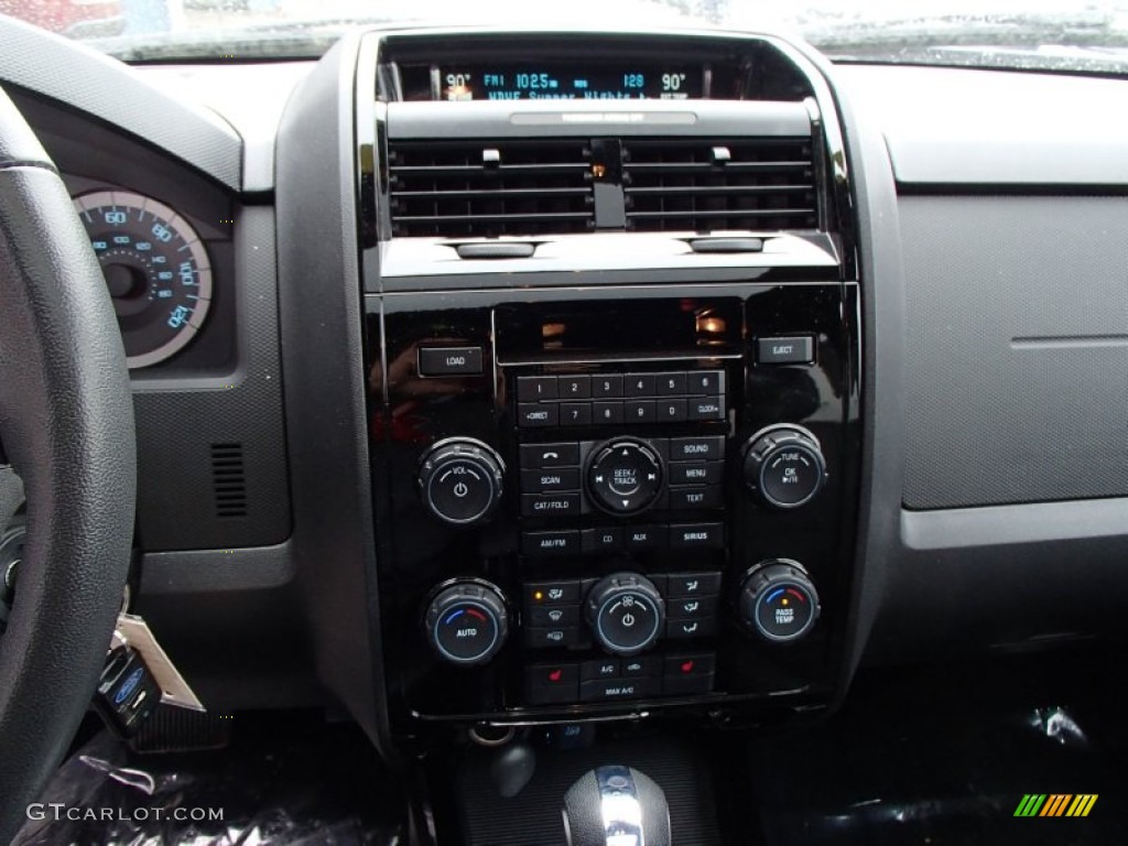 2011 Ford Escape Limited 4WD Controls Photos