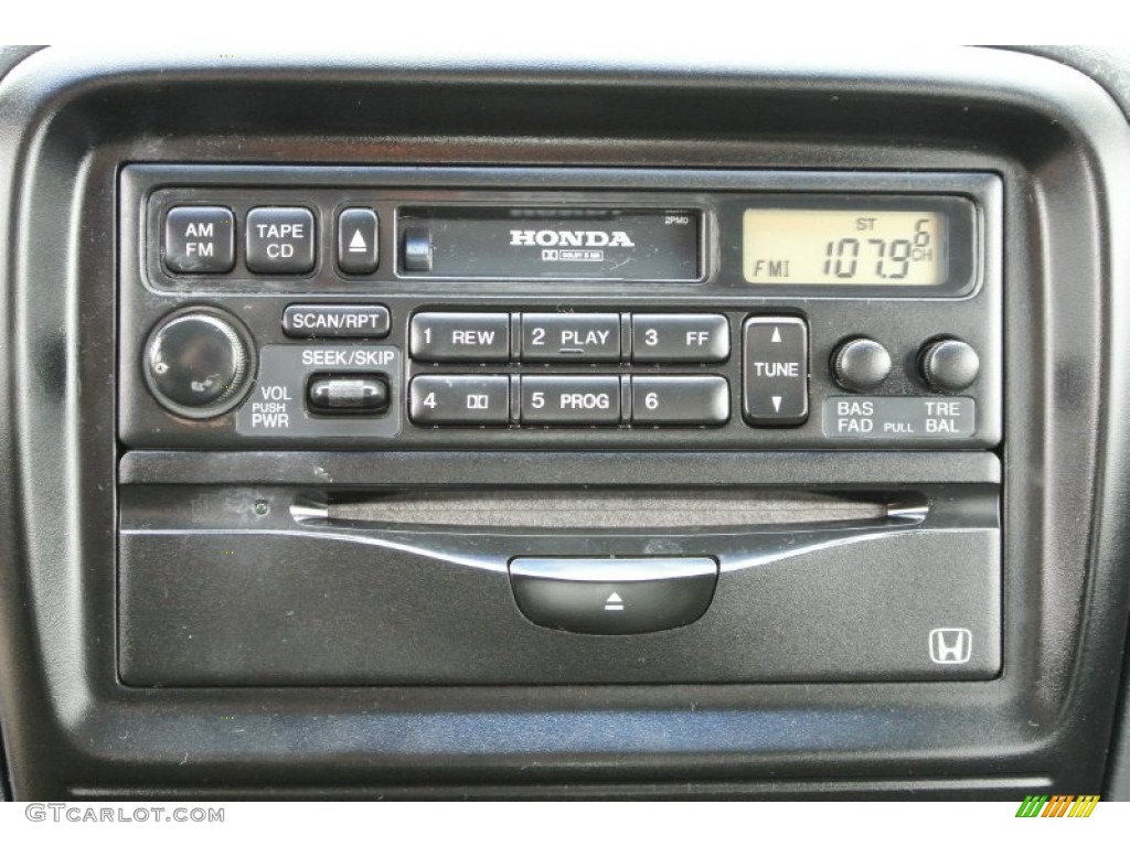 2001 Honda CR-V LX Audio System Photos