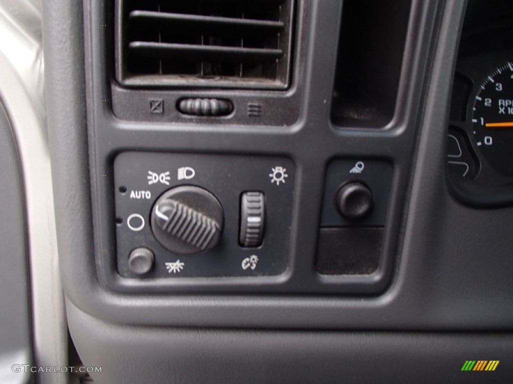 2003 Chevrolet Silverado 1500 LS Extended Cab Controls Photo #78235393