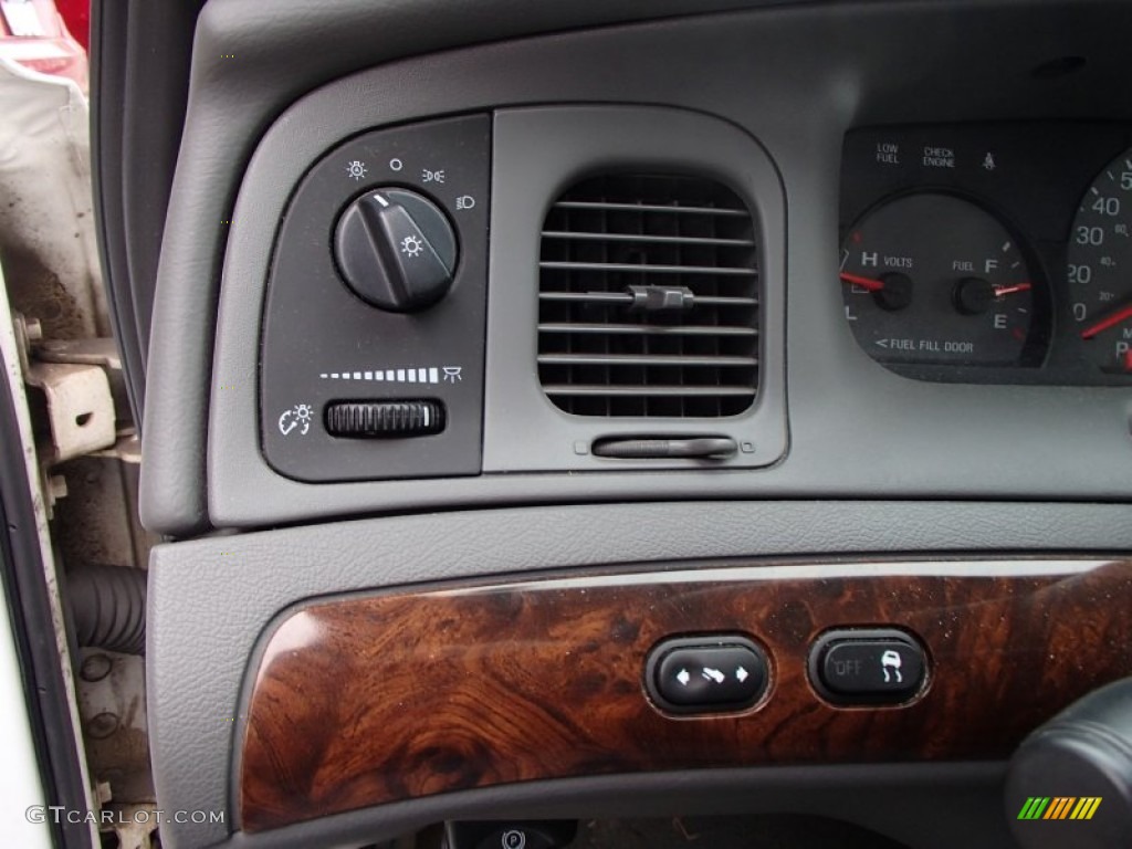 2005 Mercury Grand Marquis GS Controls Photos