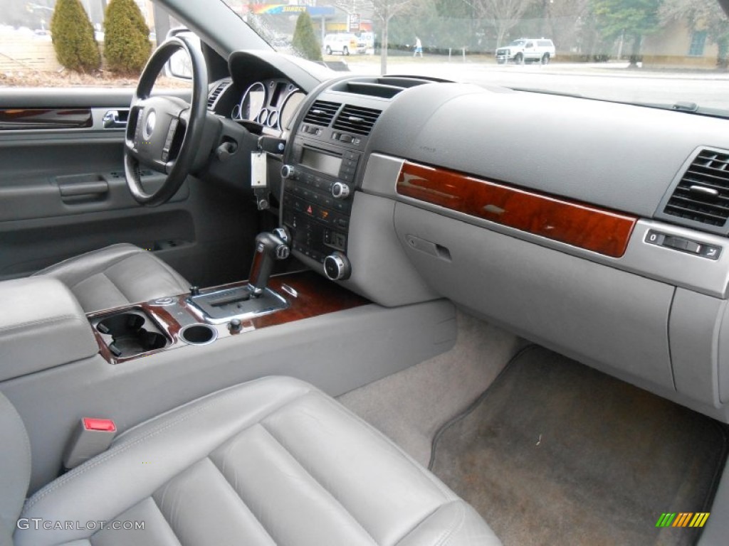 2004 Volkswagen Touareg V6 Kristal Gray Dashboard Photo #78237646