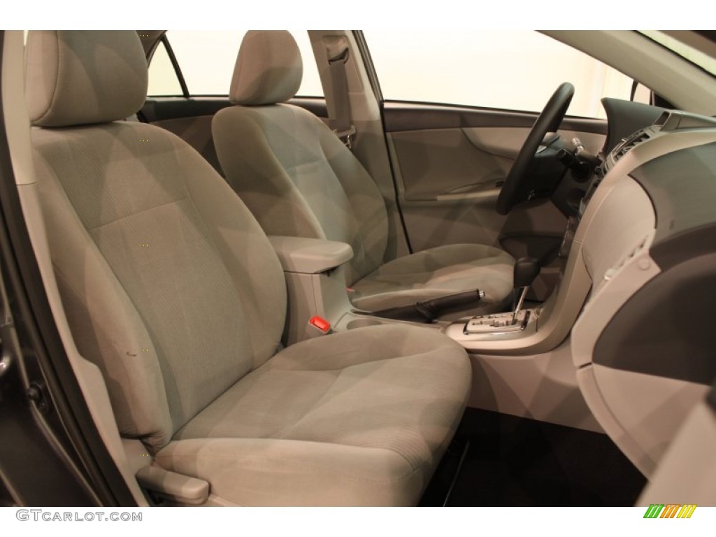 2013 Toyota Corolla LE Front Seat Photo #78239283