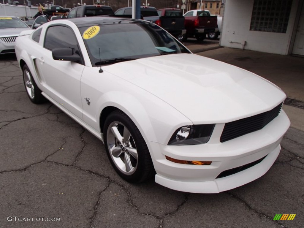 Performance White 2009 Ford Mustang GT Coupe Exterior Photo #78239974