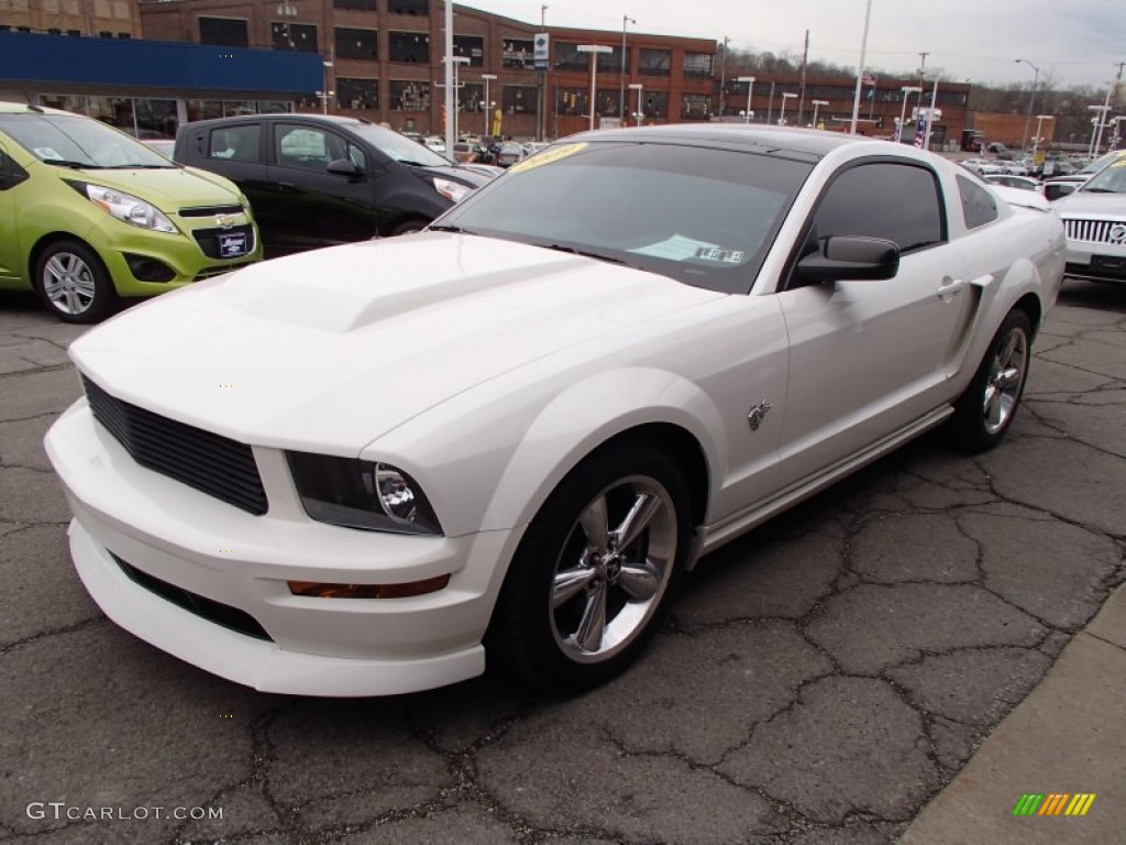 Performance White 2009 Ford Mustang GT Coupe Exterior Photo #78240014