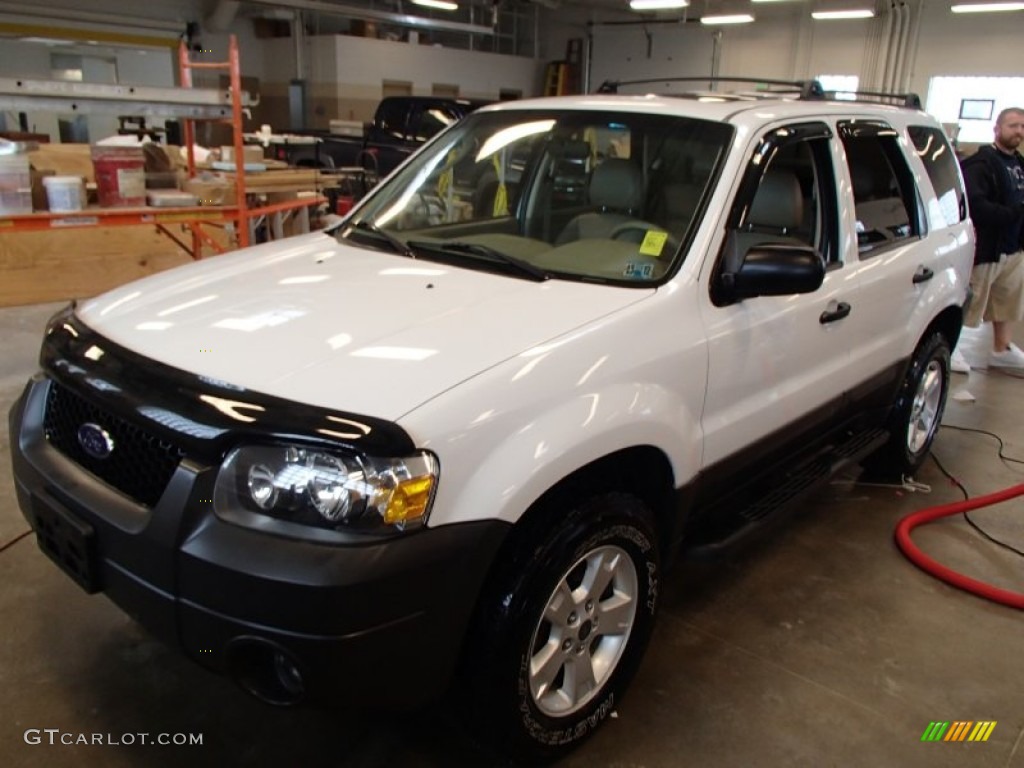 Oxford White 2005 Ford Escape XLT V6 4WD Exterior Photo #78242230