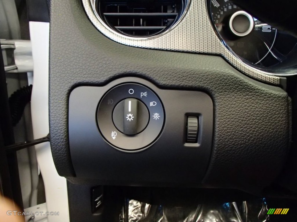 2014 Ford Mustang GT Premium Convertible Controls Photo #78242575