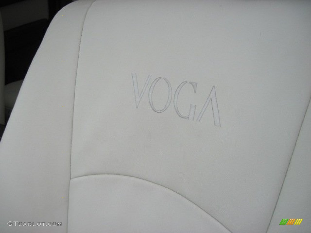 2010 Mercury Mariner I4 Premier 4WD Voga Package Marks and Logos Photos