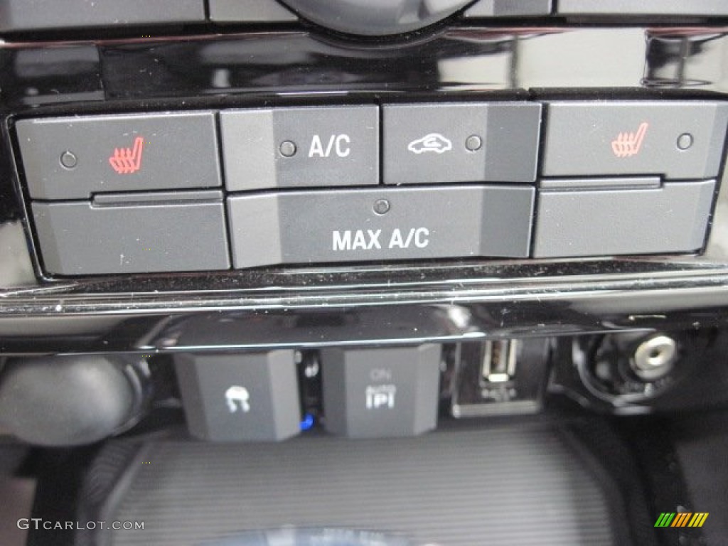 2010 Mercury Mariner I4 Premier 4WD Voga Package Controls Photo #78246598