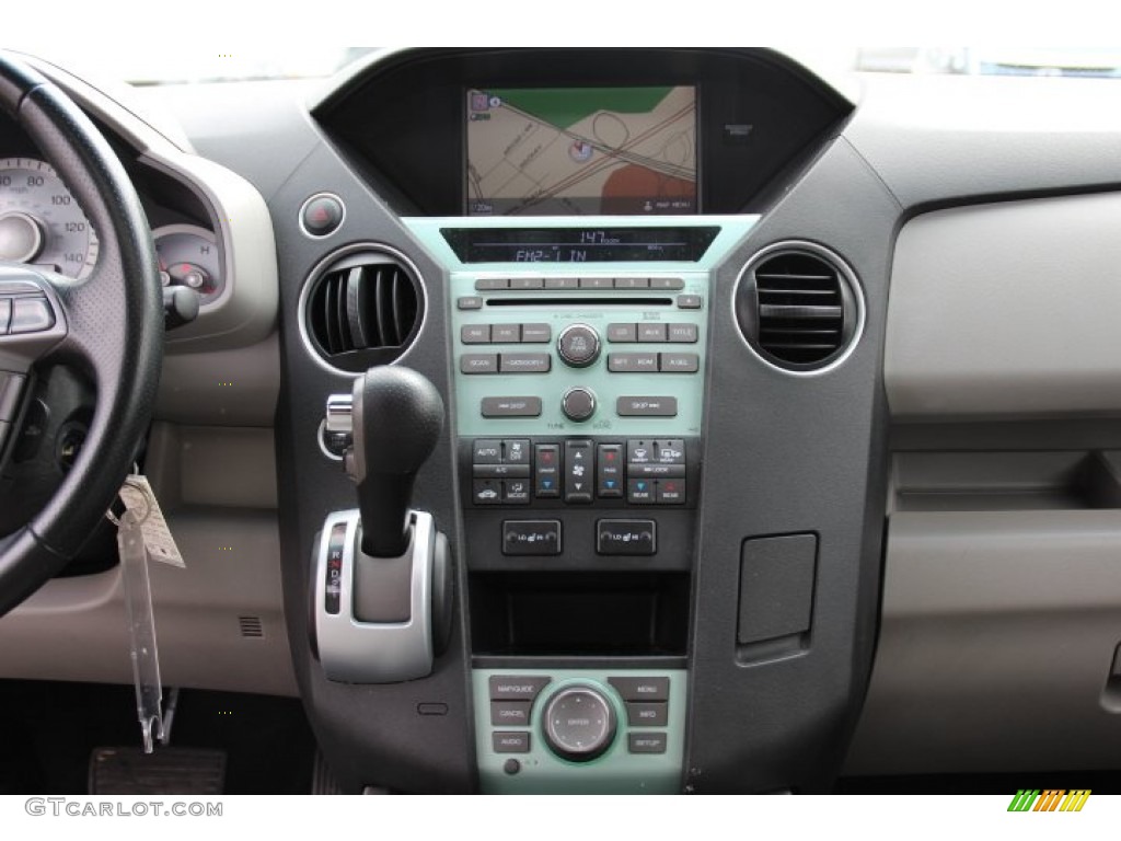 2010 Honda Pilot Touring 4WD Controls Photo #78246640