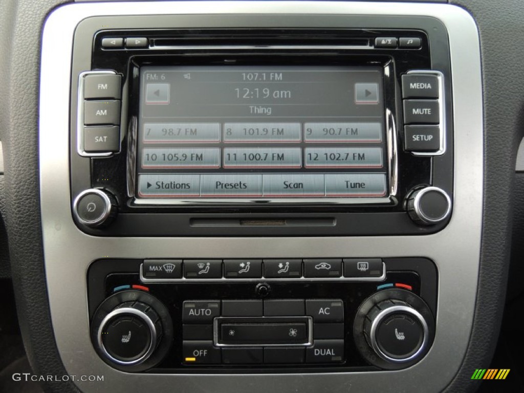 2010 Volkswagen Eos Komfort Controls Photo #78246871