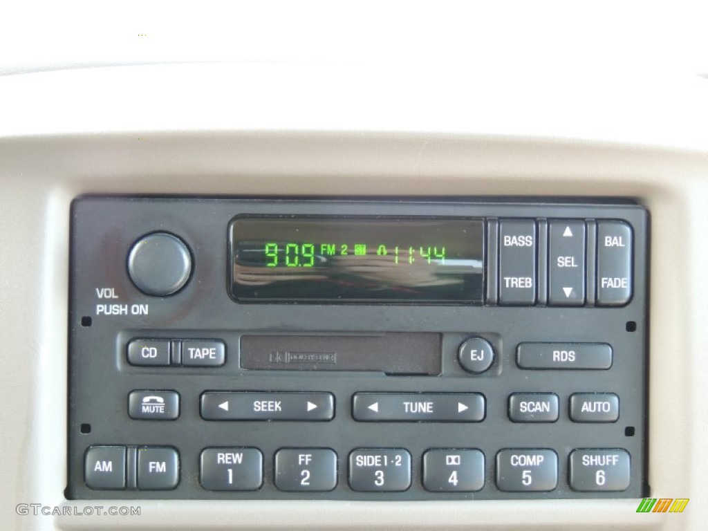 2002 Expedition XLT - Arizona Beige Metallic / Medium Parchment photo #22