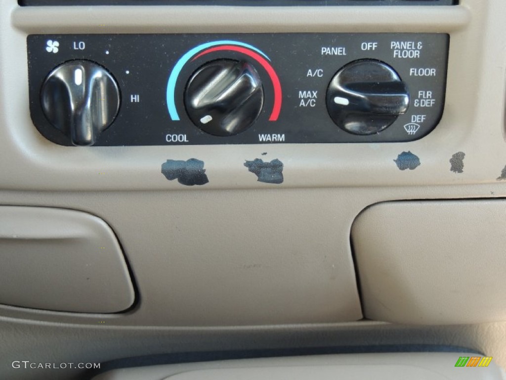 2002 Expedition XLT - Arizona Beige Metallic / Medium Parchment photo #23